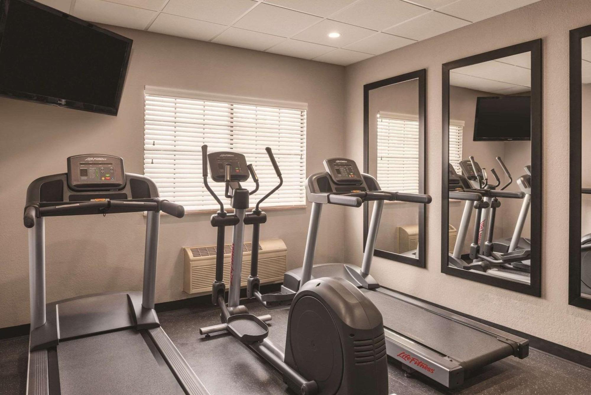 הופמן אסטייטס Country Inn & Suites By Radisson, Chicago-Hoffman מראה חיצוני תמונה